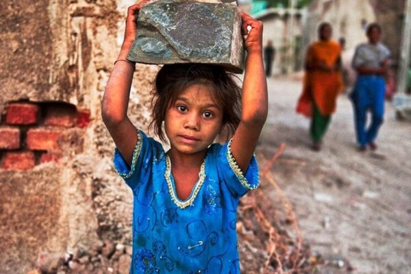 உங்களை சுற்றி உள்ள குழந்தைகளைப் பாதுகாக்க: ‘Child Abuse’ பற்றி தெரிந்துகொள்ளுங்கள்