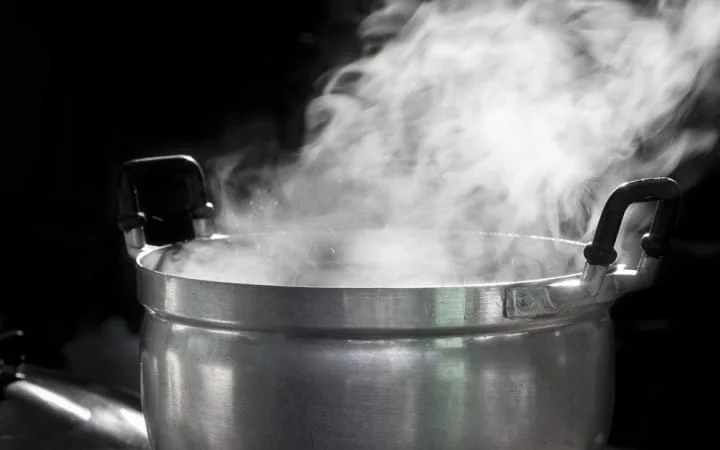 வெந்நீரில் குளித்தால் உடலுக்கு என்ன நன்மைகள்? (Hot Water Bath நன்மைகள்)